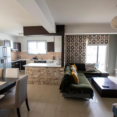 Glabur Stays - The Executive 2 Bdr - Nicosia City, Free Parking & Wifi, Welcomes You!!! Exteriör bild